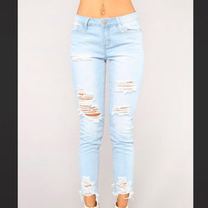 👡FASHION NOVA DISTRESSED SKINNY JEANS👡